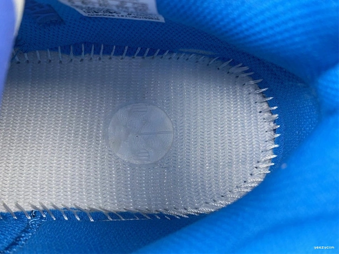700 BLUE HP6674 BOOST YEEZY HI-RES ADIDAS 0809